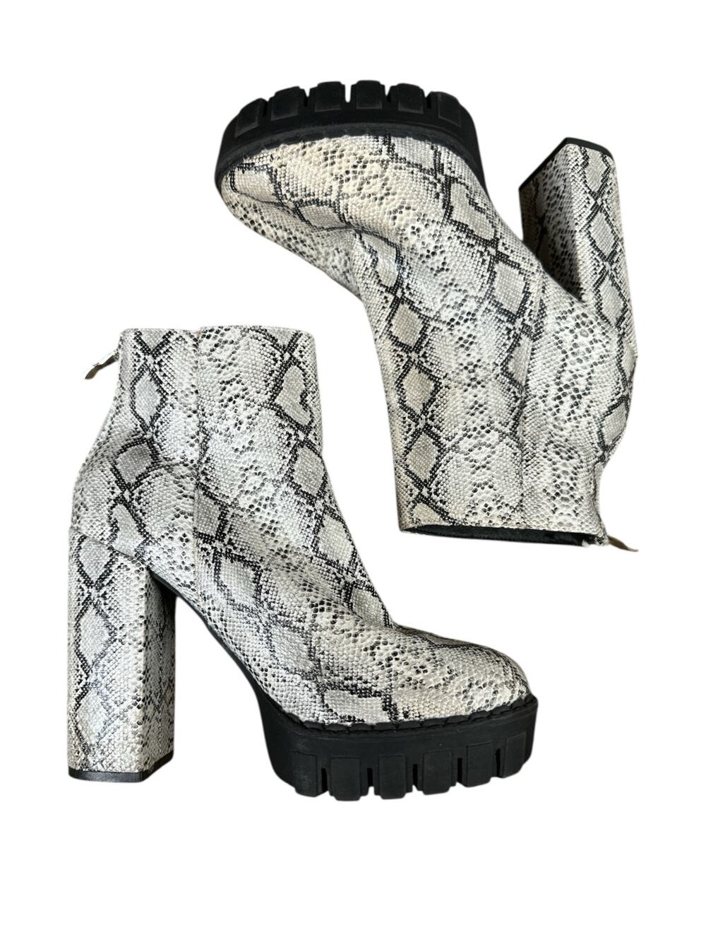 Fashion Nova Chunky Platform Snake Skin Heeled Grey White Black Booties Size 6
